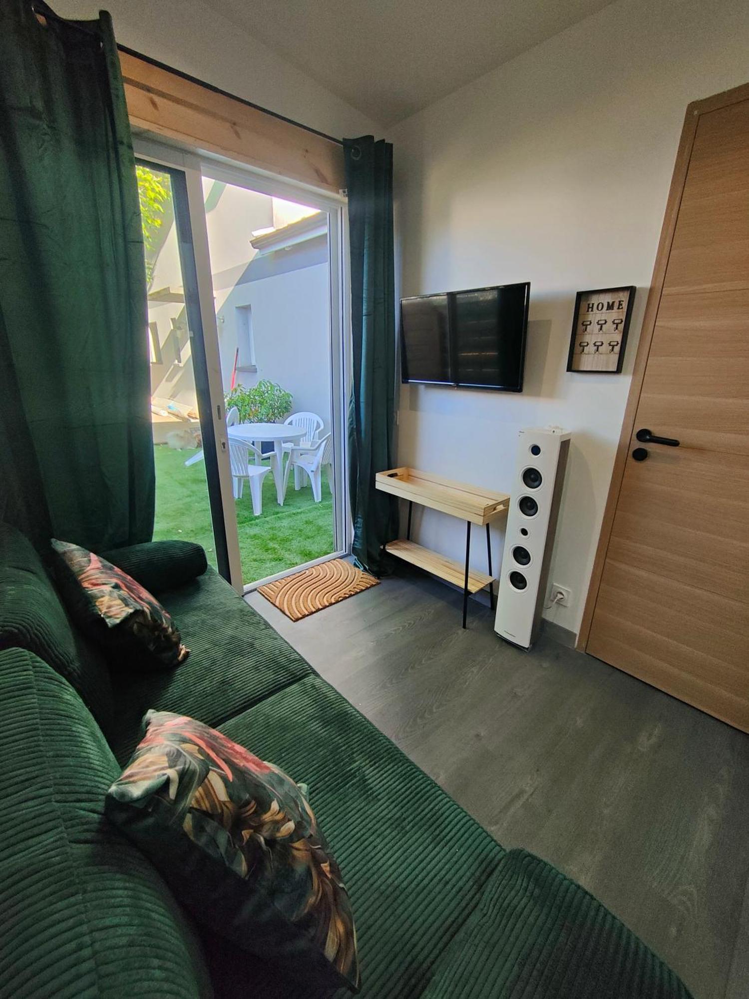 Tiny House Avec Jardin Et Acces Piscine Chauffee Villa Saint-Medard-en-Jalles Exterior photo
